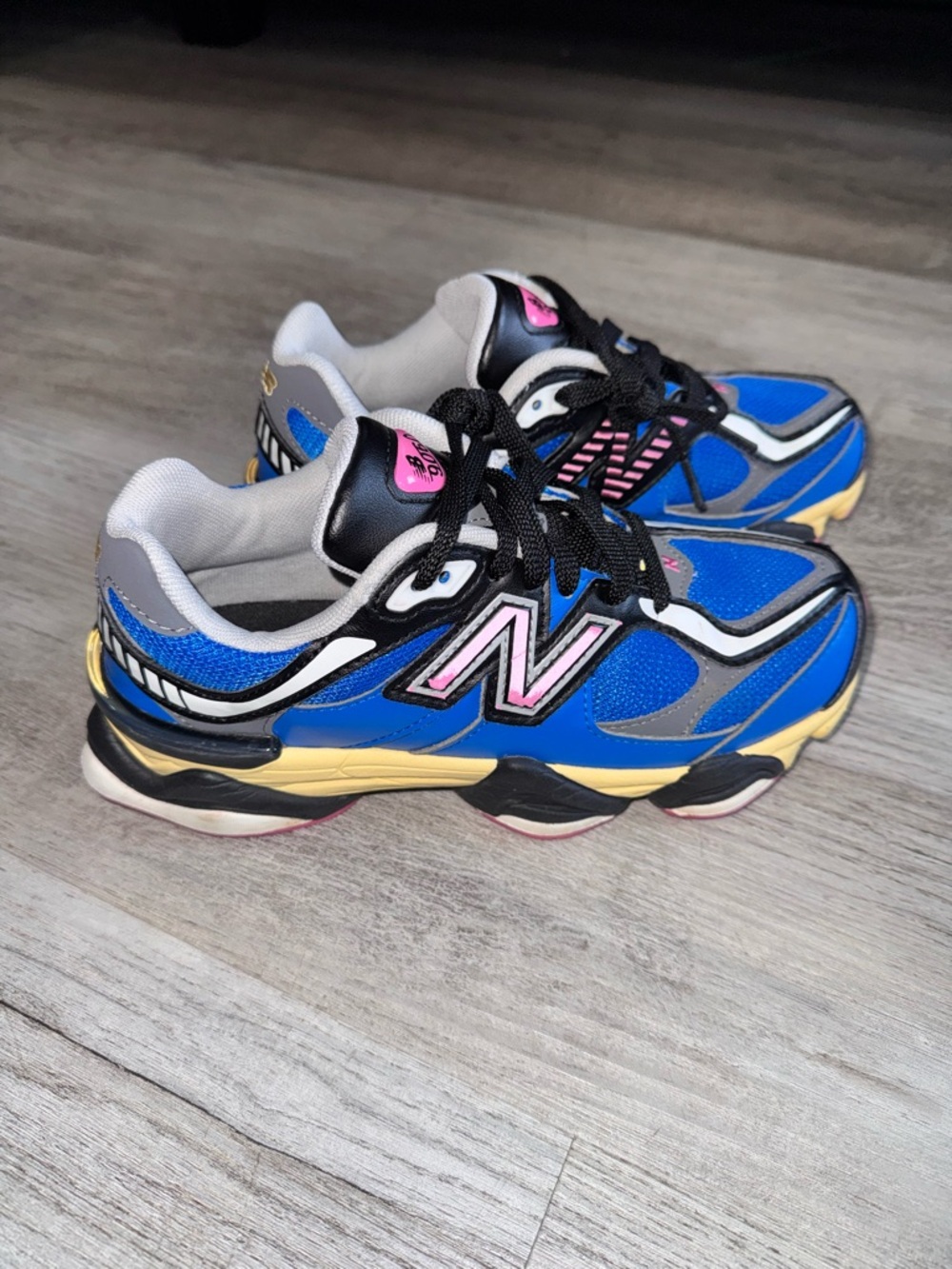 New Balance 9060 Blue with Pink and Black Running Shoes size 5 girl or women - Picture 5 of 8